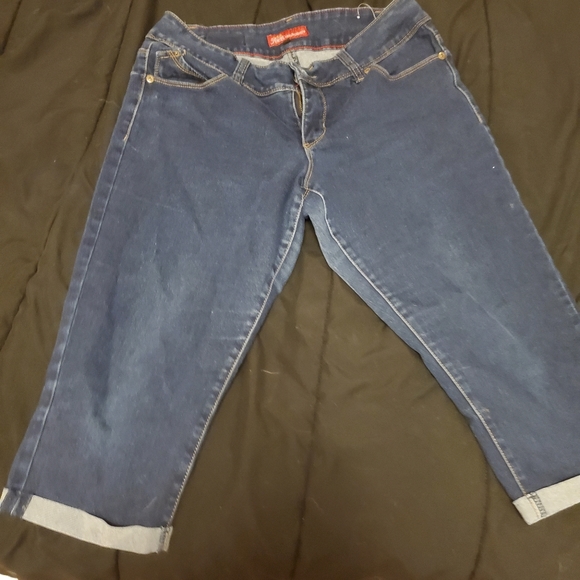 Capri Jeans - Picture 2 of 2